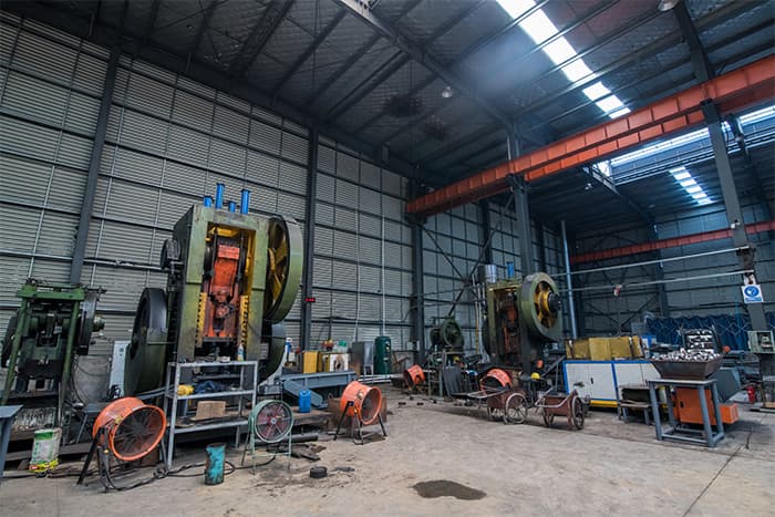 宣威螺栓球网架定制